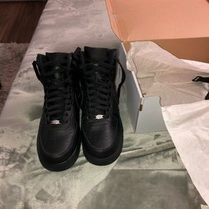 Black Nike Air Force 1 Mid '07